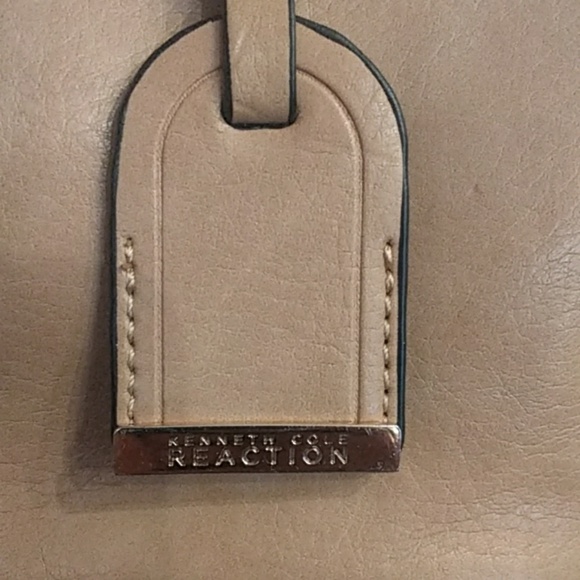 Kenneth Cole Reaction cream shoulder bag - Picture 2 of 4